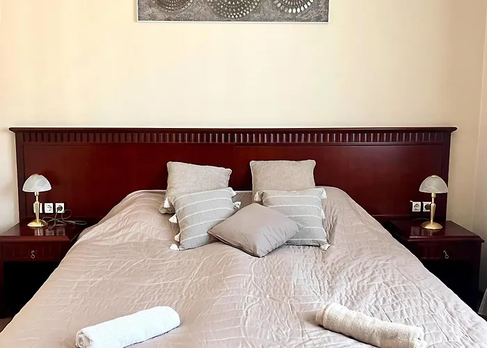 Apartment Next To The Lift Downtown